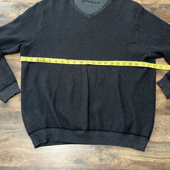 Tommy Bahama v neck sweater size medium - Picture 2 of 5